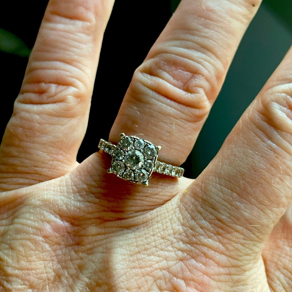 1 1/4 carat diamond ring 14 KT white gold size 8 selling price is $2,000